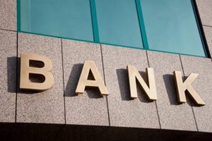 Co zrobić, gdy bank nie zaksięguje wypłaty z bankomatu?